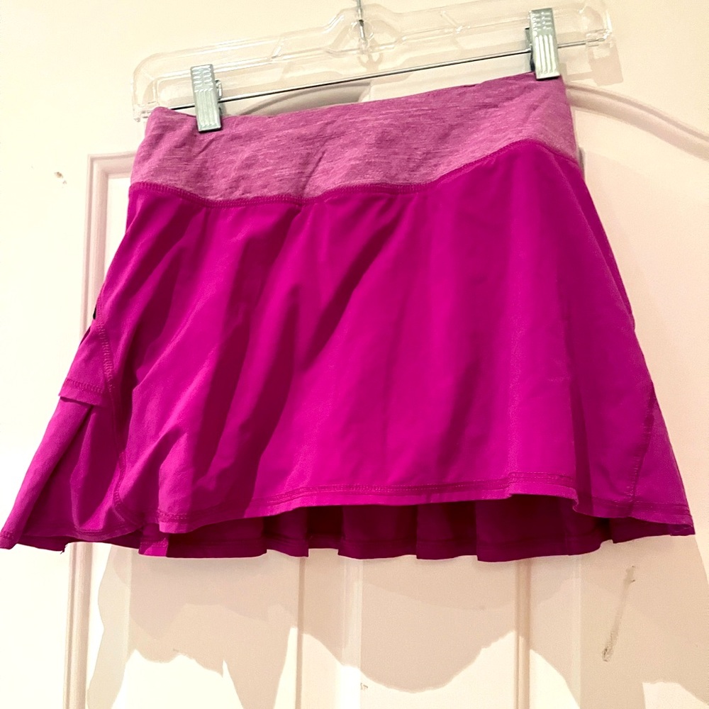 Lululemon tennis skirt, non smoker.